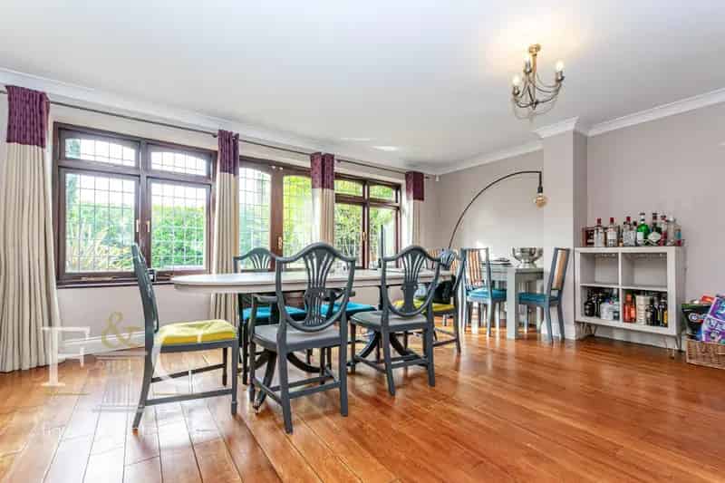5 6 Bedroom Detached House Broxbourne Near Schools and Station
