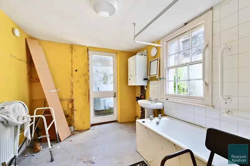 0 Bedroom Flat House to Rent Brighton Renovation Project