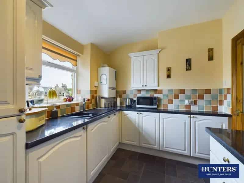 2 Bedroom Flat For Sale Near Town Centre