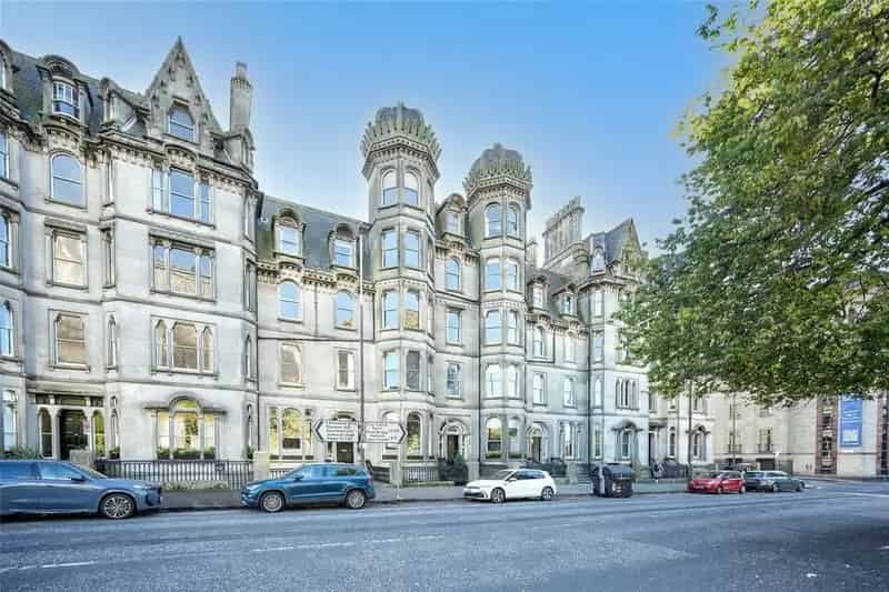 4 Bedroom Apartment to Rent Edinburgh City Centre