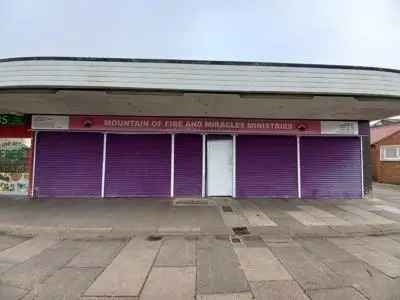 Retail Unit with Large Open Space and Loading Access