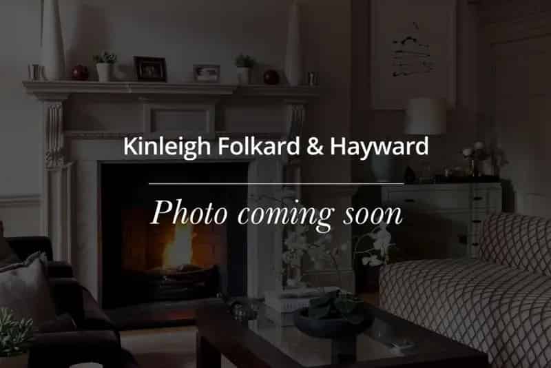 Two-Bedroom Furnished Flat Near Queen's Park