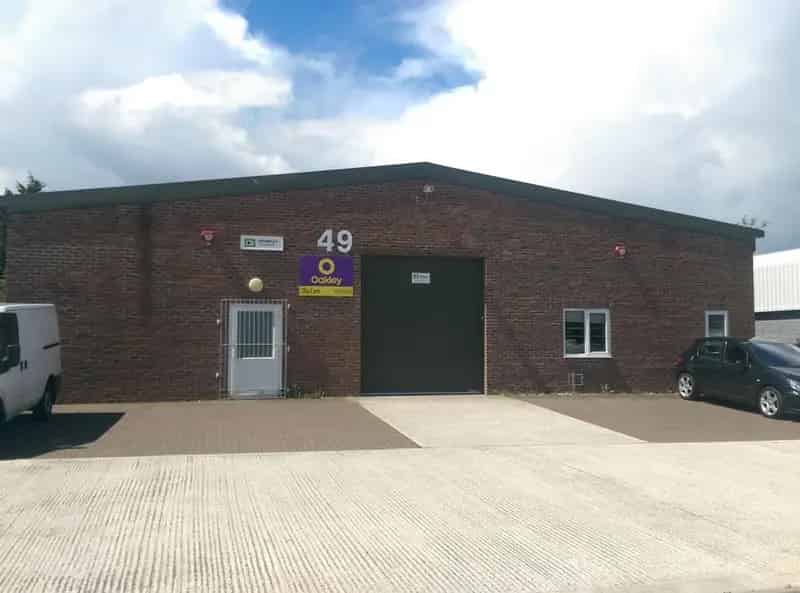 Modern Business Unit with Mezzanine Storage and Parking
