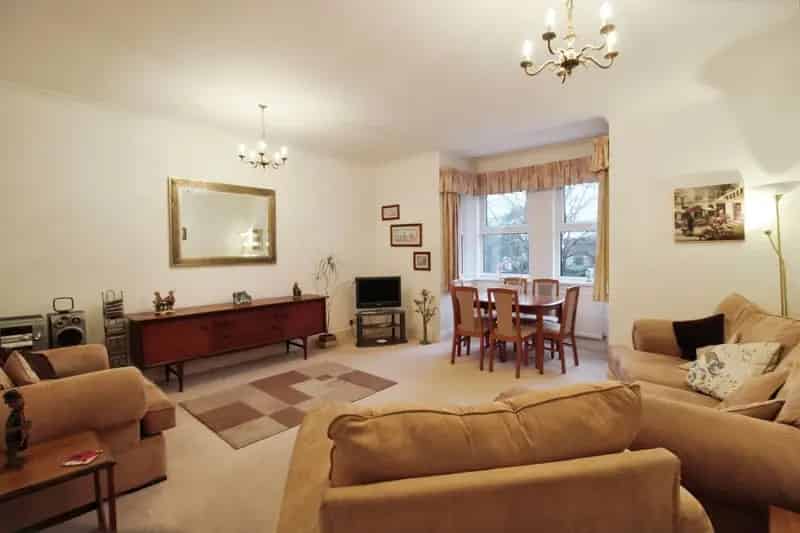 Penarth Town Centre 1-Bedroom Apartment with Parking