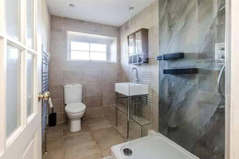 5 bed house for sale
