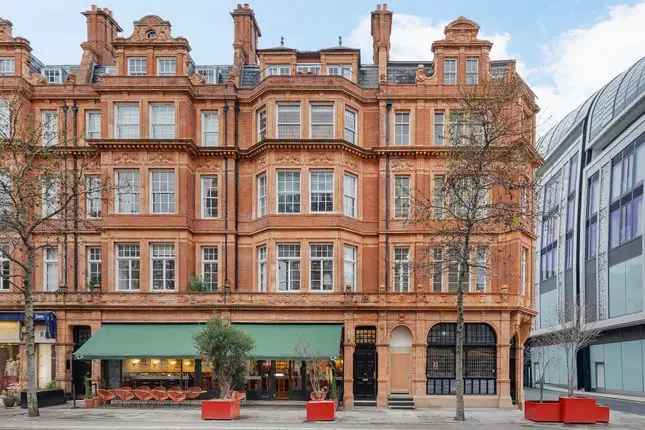Four Bedroom Mayfair Apartment with Roof Terrace