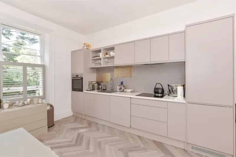 3 Bedroom Flat for Sale High Ceilings Sash Windows