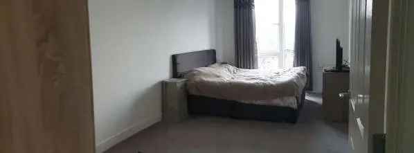 Flat For Rent in Horsham, England