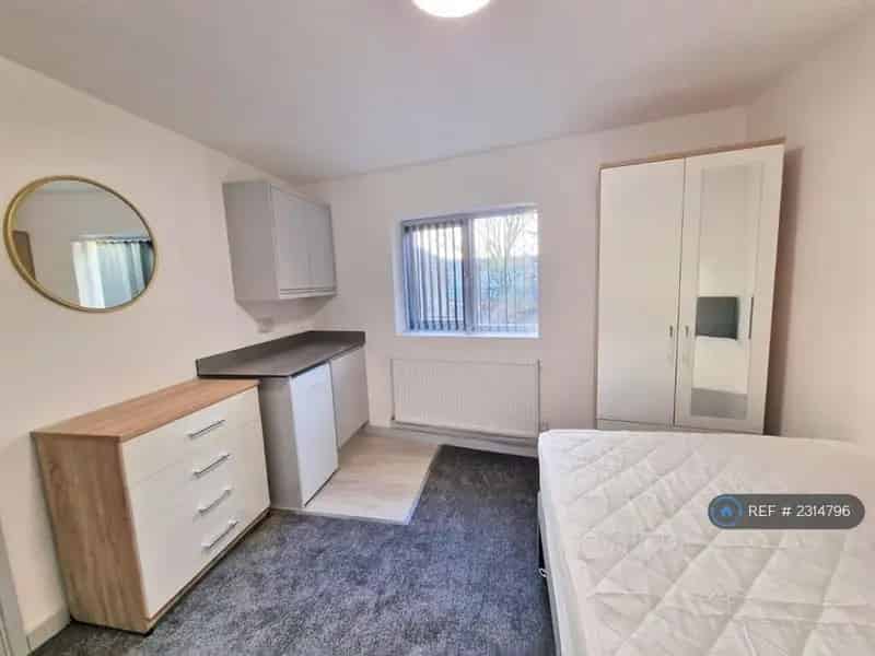 6 Bedroom 6 Bathroom Shared House Vicarage Road B14