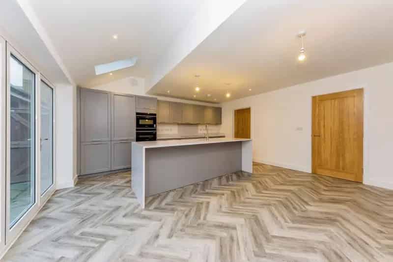Three-Storey House with Open-Plan Living and Double Garage