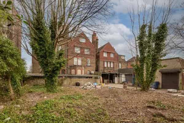 8 Flat Development Potential Streatham High Road
