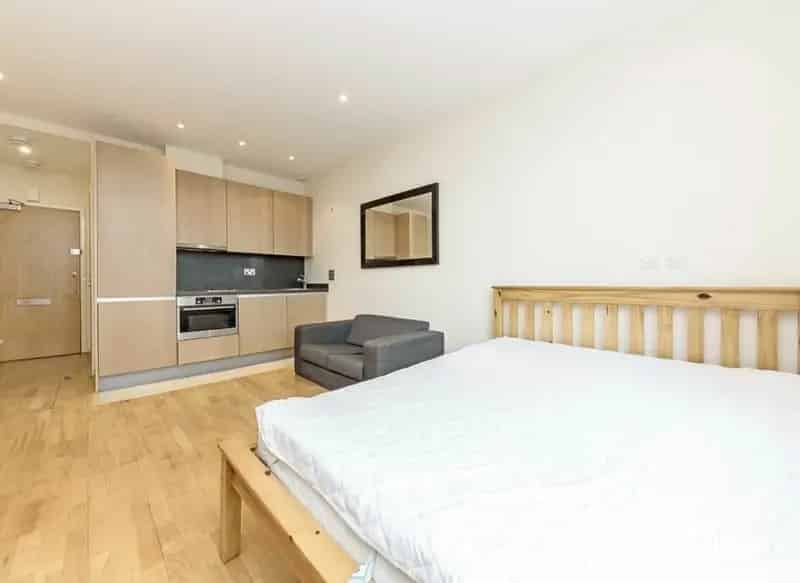 Studio Apartment near W3 Gym Bromyard Avenue