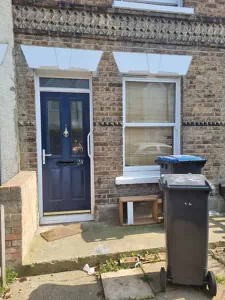 Two Bedroom House with Large Garden