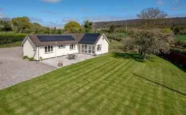 Bungalow For Sale in West Bagborough Road, Taunton, England