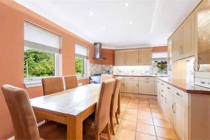 5 Bed House - Detached with 3 Reception Rooms