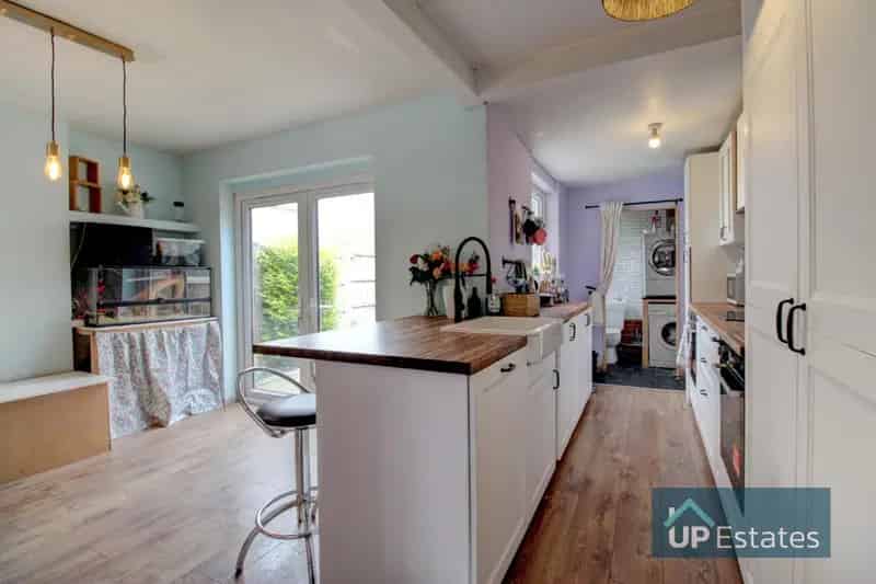 3 Bedroom End Terrace House to Rent