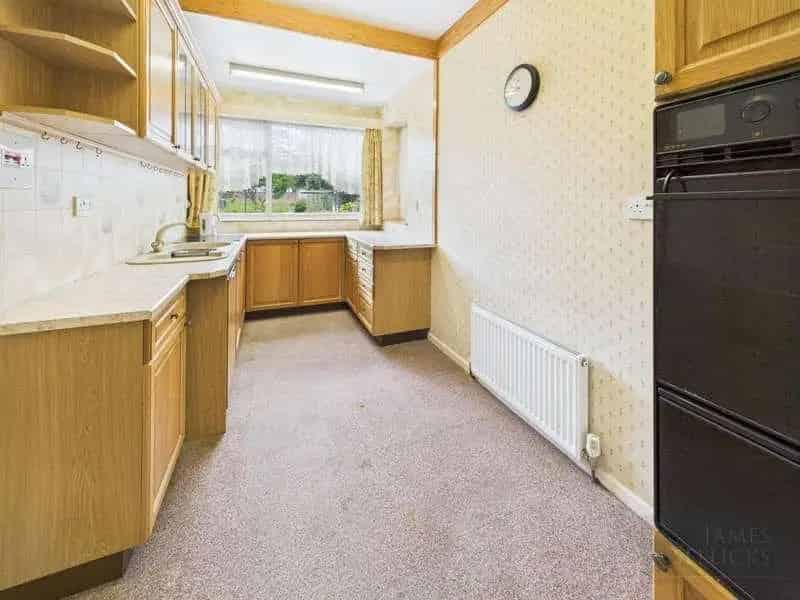 3 Bed Detached House For Sale Requiring Modernisation