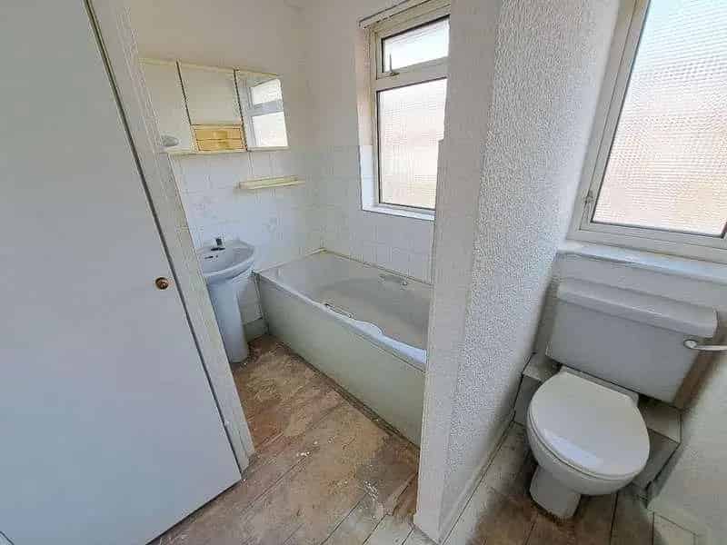 3 Bed Semi Detached House For Sale Freehold On Completion