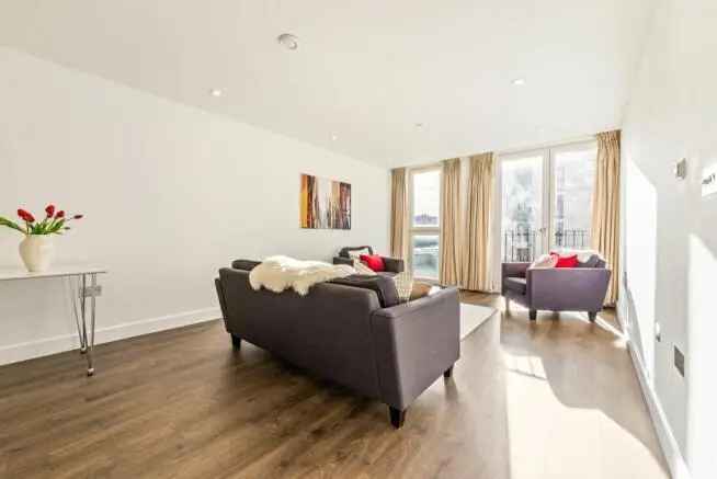 Modern City Centre Apartment 6 Month Tenancy Allocated Parking