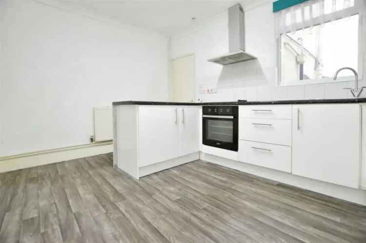 2 Bedroom House for Sale in Chatham Near Train Station
