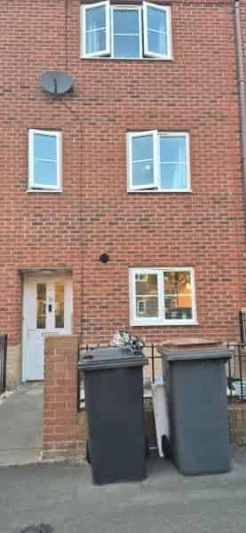 3 Bed 3 Storey House with Wet Room and Large Attic