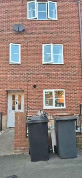 3 Bed 3 Storey House with Wet Room and Large Attic