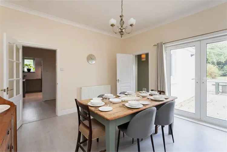 4 Bed House - Detached with 3 Reception Rooms