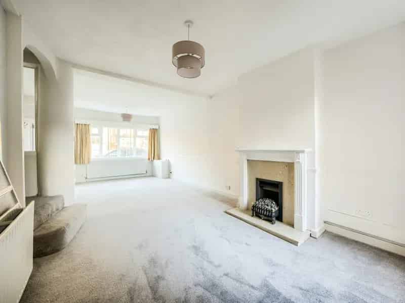 Four Bedroom House in Warwick Near Shops and Schools