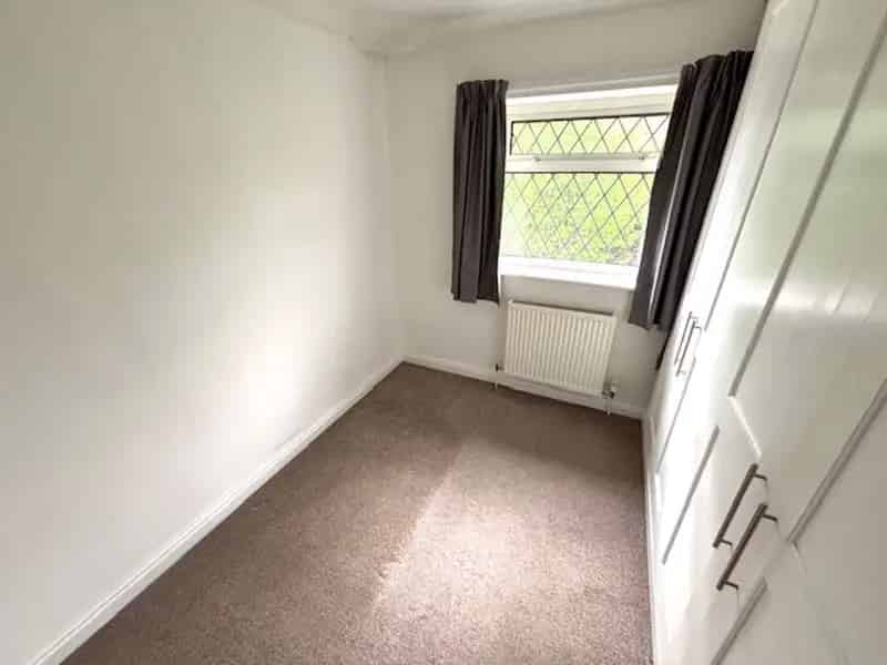3 Bedroom Semi-Detached House to Rent Family Home Near Schools