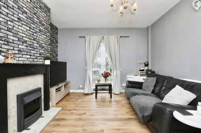 3 Bedroom Mid-Terraced House Family Home Zero Deposit Guarantee Available