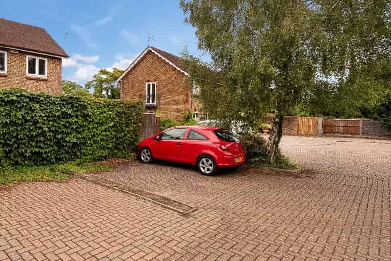 3 Bed Semi-Detached House for Sale Near Sevenoaks Station