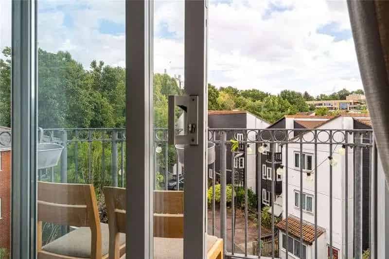 2 bed flat for sale