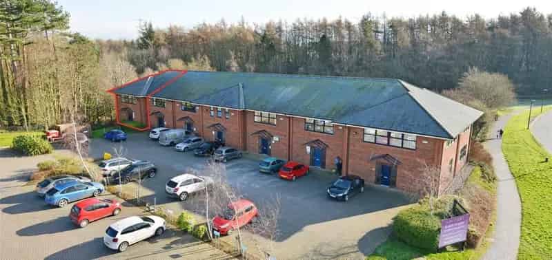 Commercial Property Investment 2200 sq ft 3 Suites 10 Parking Spaces