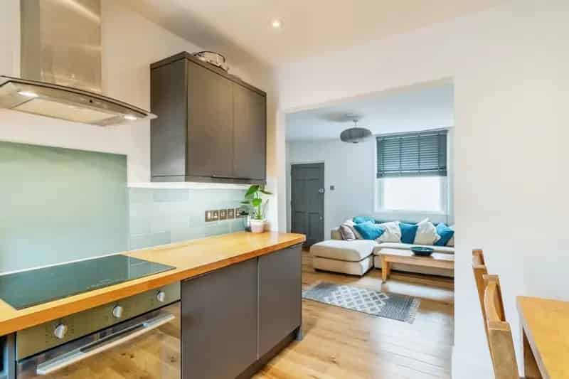 Ground Floor Apartment Two Double Bedrooms Modern Kitchen Bath City Centre