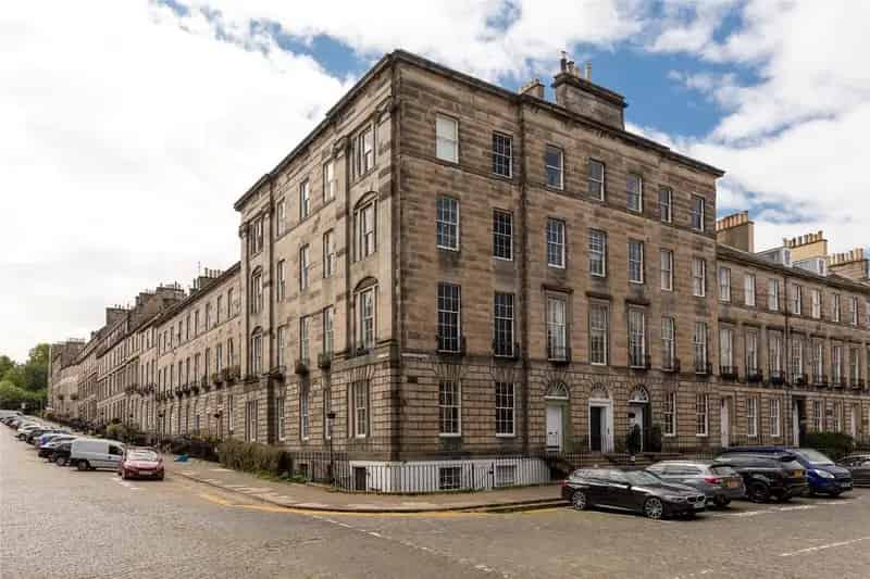 6 Bedroom House for Sale in Edinburghs New Town