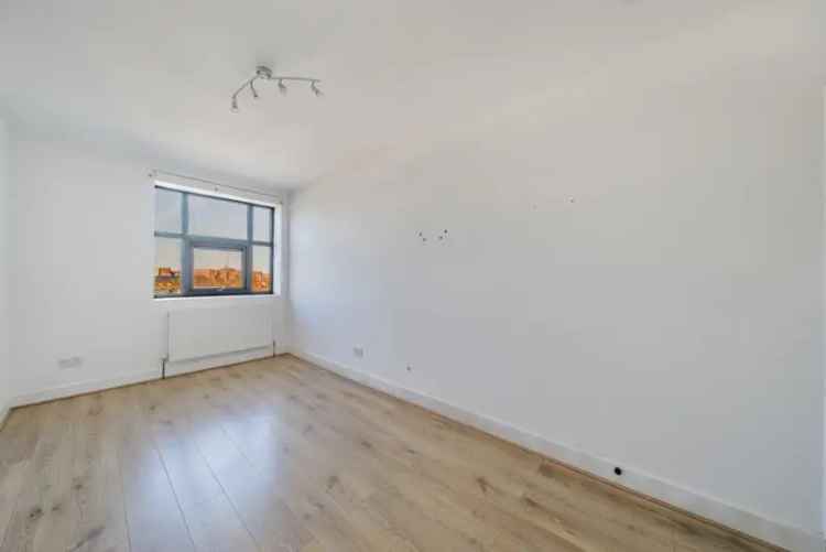 Modern Two Bedroom Apartment Near Station