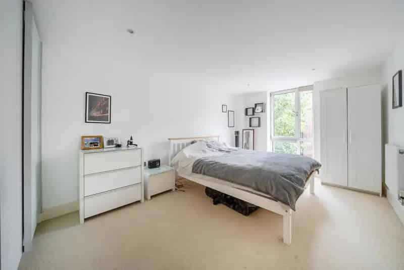 Flat For Sale , London, England