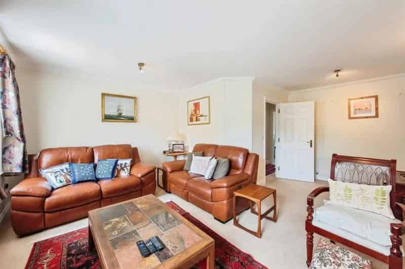 4 Bed Townhouse in Bury St Edmunds with 2 En-Suites and Courtyard Garden