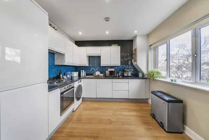 Two Double Bedroom Flat near Tooting Bec Common