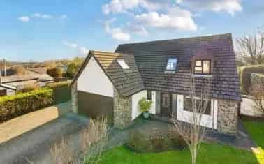 5 Bedroom Detached House with Double Garage and Garden
