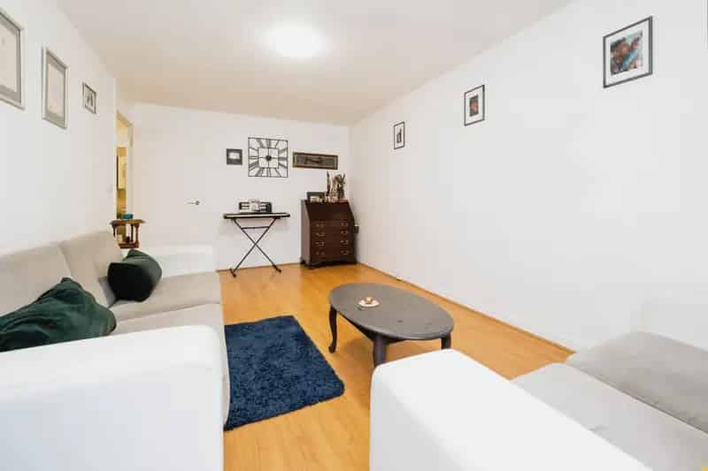 Spacious Apartment near Leyton Underground Station