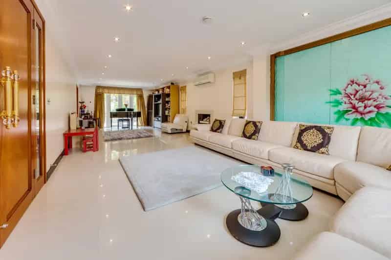 7 Bedroom Detached House Radlett