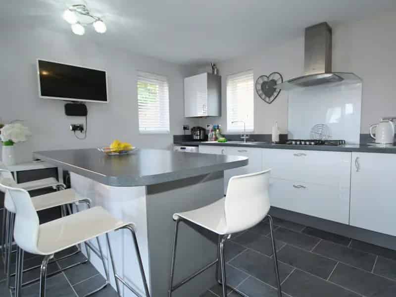 4 Bed Detached House Freehold 2005 Built Modern Family Home