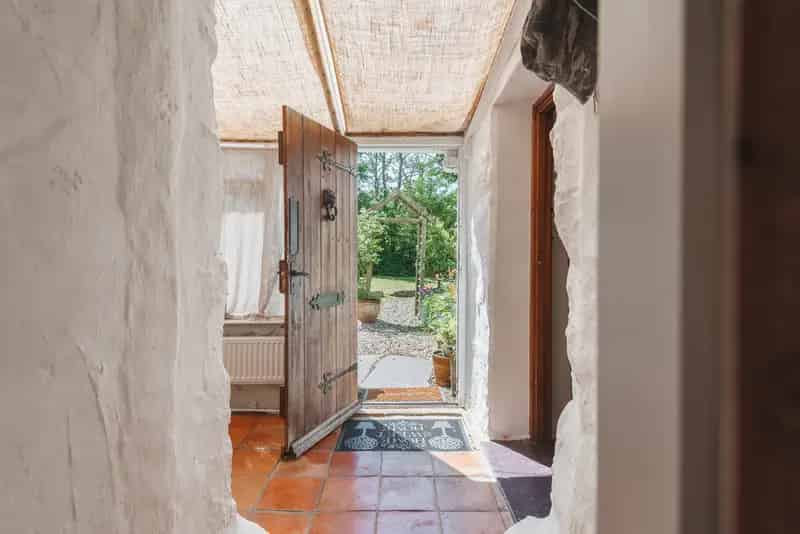4 Bedroom Detached Cottage with 10 Acres and River Frontage