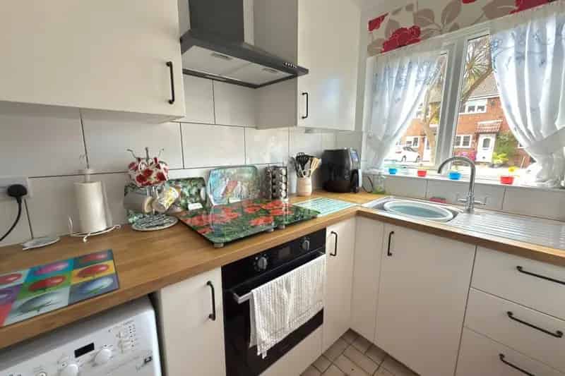 Two Bedroom House for Rent - Modern Kitchen and Bathroom - Zero Deposit Guarantee