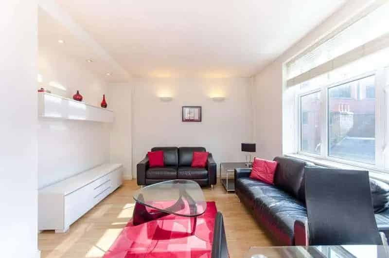 2 bed flat for sale