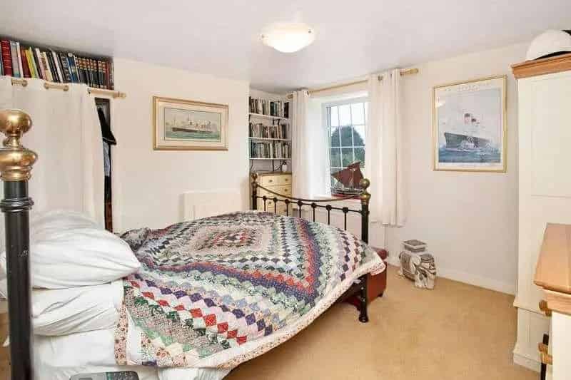 2 Bed Character Cottage near Estuary