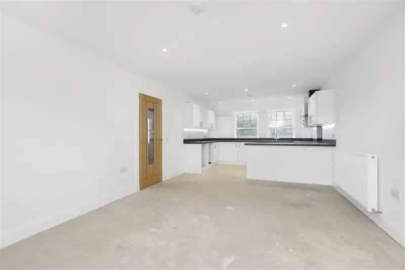 4 Bed Detached House with 1 Reception Room