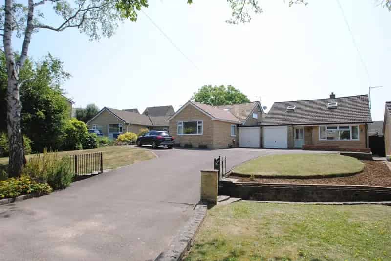 3 Bed House for Sale - Spacious Bungalow with Lovely Views
