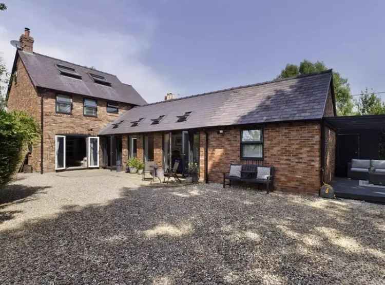 Fruit Farmhouse: Stunning Semi-Rural Detached Home